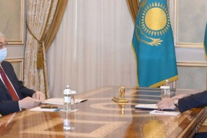 
                    Глава государства принял Председателя Сената Маулена Ашимбаева
                