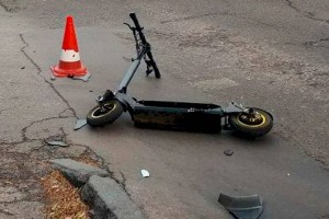 
                    Алматинец на внедорожнике сбил девушку на самокате и протаранил несколько машин
                