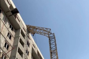 
                    В Нур-Султане из-за ветра упал башенный кран
                