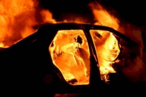 
                    Автомобиль врезался в столб и загорелся на пр. Аль-Фараби в Алматы
                