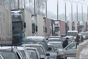
                    Почти 150 машин застряли на погранпереходах Казахстана
                