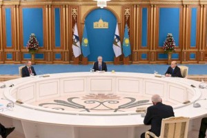 
                    Президент Казахстана провел встречу с главами правительств стран ЕАЭС
                