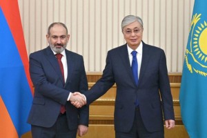 Президент Казахстана провел переговоры с Премьер-министром Армении