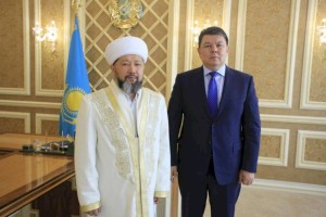 
                    Аким Алматинской области провел встречу с главой ДУМК
                