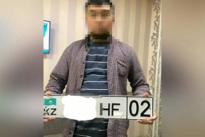 
                    Алматинский таксист пытался обмануть системы видеонаблюдения с помощью скотча
                