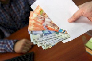 
                    Замакима Тюлькубасского района подозревается в получении взятки
                