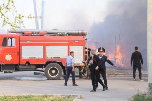 
                    В Костанае огонь уничтожил 11 жилых домов и шесть хозяйственных построек
                