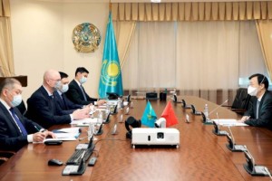 
                    Казахстан и Китай обсудили ситуацию с грузоперевозками
                