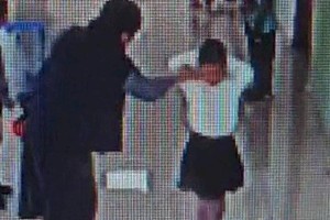 
                    Учитель дала пощечину первокласснице, родители требуют строгого наказания
                