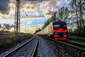 
                    В Павлодаре 18-летняя девушка пыталась сделать фото на крыше вагона поезда
                