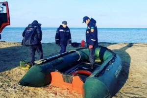 
                    Продолжаются поиски двух пропавших рыбаков на Каспии
                