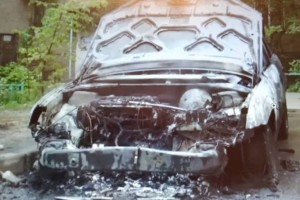 
                    В жилом массиве в Алматы среди бела дня за считанные минуты сгорела автомашина
                