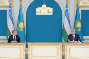 Президенты Казахстана и Узбекистана провели совместный брифинг для СМИ