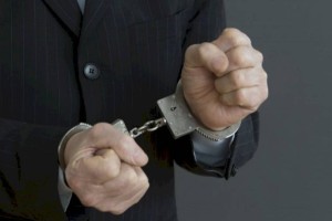 
                    Чиновника в Туркестанской области подозревают в получении взятки
                