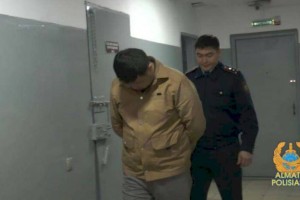 
                    Разбойников, изрезавших ножами таксиста, задержали полицейские Алматы
                