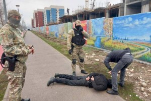 
                    Силовики Алматы задержали с поличным банду приезжих домушников
                