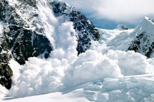 
                    Снежная лавина дошла до горнолыжного курорта близ Алматы
                