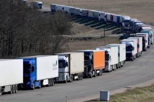 
                    Более 360 машин ожидают очереди на выезд из Казахстана
                