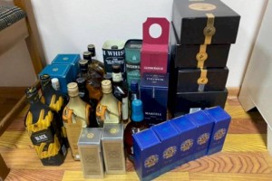 
                    Свыше 200 украденных из аэропорта Алматы товаров изъяли транспортные полицейские
                