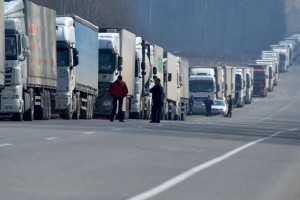 
                    Более 320 машин застряли на погранпереходах Казахстана
                