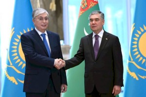 
                    Президенты Казахстана и Туркменистана провели переговоры в узком формате
                