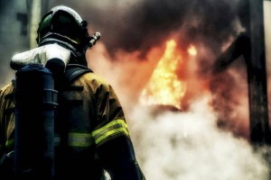 
                    Хлопок газовоздушной смеси произошел во время тушения пожара на СТО в Алматы
                