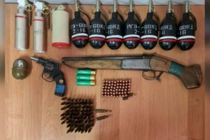 
                    В лесополосе по дороге на Медеу найден схрон с оружием и боеприпасами
                