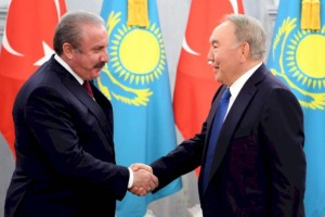 
                    Нурсултан Назарбаев встретился со спикером парламента Турции
                