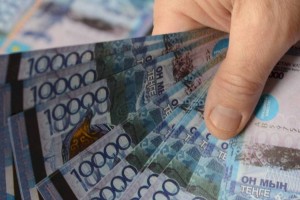 В Казахстане выросла среднемесячная зарплата работников