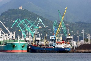С апреля казахстанская нефть проходит по грузинскому логистическому коридору
