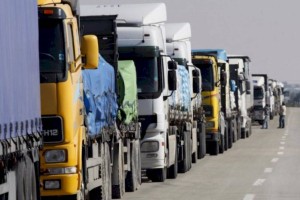 
                    294 грузовика стоят в очереди на погранпереходах Казахстана
                