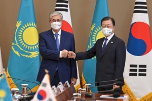 
                    Президенты Казахстана и Кореи подписали ряд документов о сотрудничестве
                