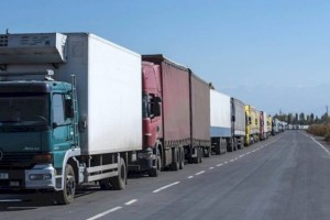 
                    Более 270 грузовиков застряли на погранпереходах Казахстана
                