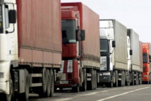 
                    Около 270 грузовиков стоят в очередях на погранпереходах Казахстана
                