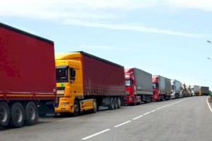 
                    Более 300 грузовиков застряли на пограничных переходах Казахстана
                