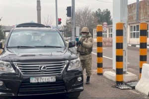 
                    Тайник с оружием обнаружен у границы Казахстана
                