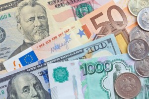 По какому курсу можно продать и купить доллары, евро и рубли в обменниках Алматы