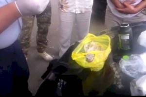 
                    Застигнутые врасплох наркопоставщики пытались смыть вещдоки в унитаз
                