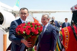 
                    Председатель Сената Казахстана прибыл в Ташкент
                
