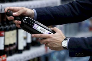 На алкоголь и табачные изделия нужно оформлять сопроводительные накладные на товары – КГД