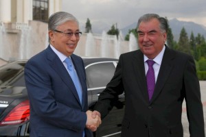 
                    Президенты Казахстана и Таджикистана провели переговоры в узком формате
                