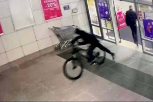 Серийный веловор из Павлодара попал на видео в Алматы