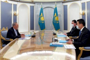 
                    Елбасы принял Аскара Мамина и Алихана Смаилова
                
