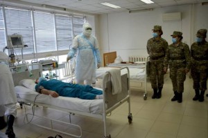 
                    COVID-19: Военные медики проходят спецподготовку
                