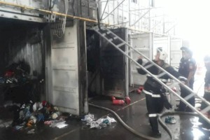 Пожар разгорелся на рынке в Алматы