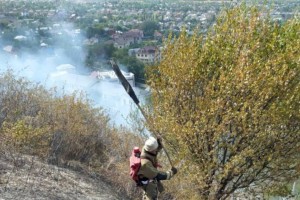 
                    В Алматы загорелся склон горы
                