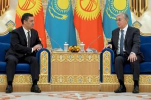 
                    Главы Казахстана и Кыргызстана выступили с совместным заявлением
                