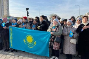 Государственный флаг в честь Дня Республики торжественно подняли в Караганде