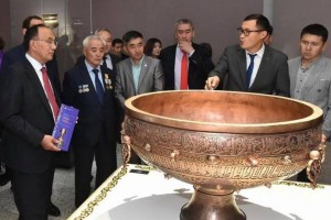 
                    Выставка «Туркестан на рубеже тысячелетий» открылась в Астане
                