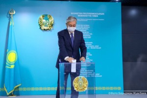 Президент проголосовал за кандидатов в депутаты Мажилиса от АНК